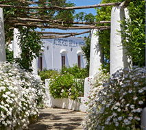 Capri style colonnade - Hotel Bellavista 